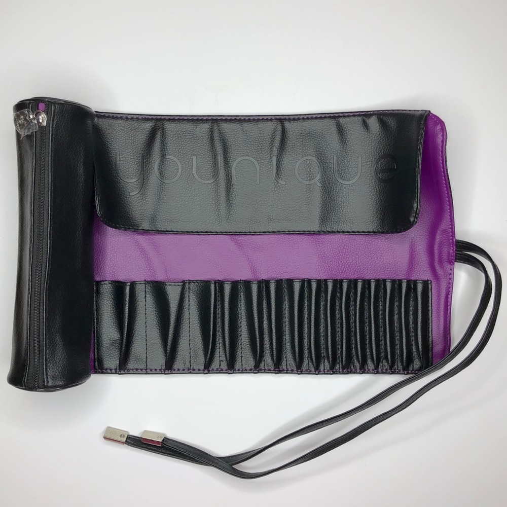 Younique Brush Roll